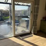 Cosy Two Bedroom Near Rossaveel Ballynahown Daire