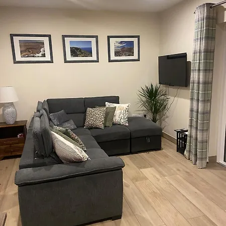 Apartment Cosy Two Bedroom Near Rossaveel Ballynahown *