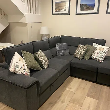 Apartment Cosy Two Bedroom Near Rossaveel Ballynahown