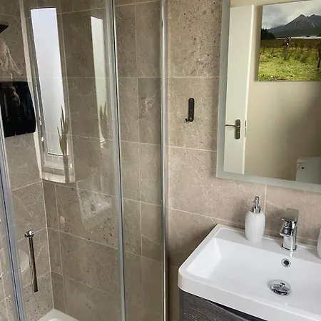 Cosy Two Bedroom Near Rossaveel Ballynahown Apartment Derroogh