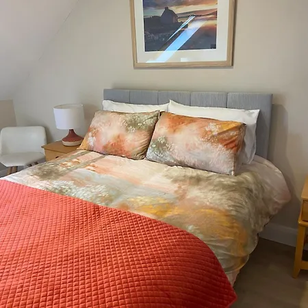 Apartment Cosy Two Bedroom Near Rossaveel Ballynahown