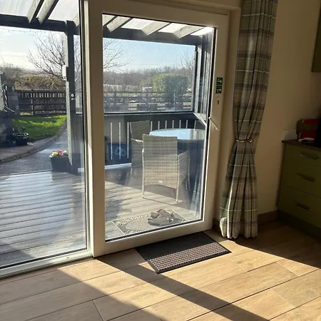 Cosy Two Bedroom Near Rossaveel Ballynahown Apartment